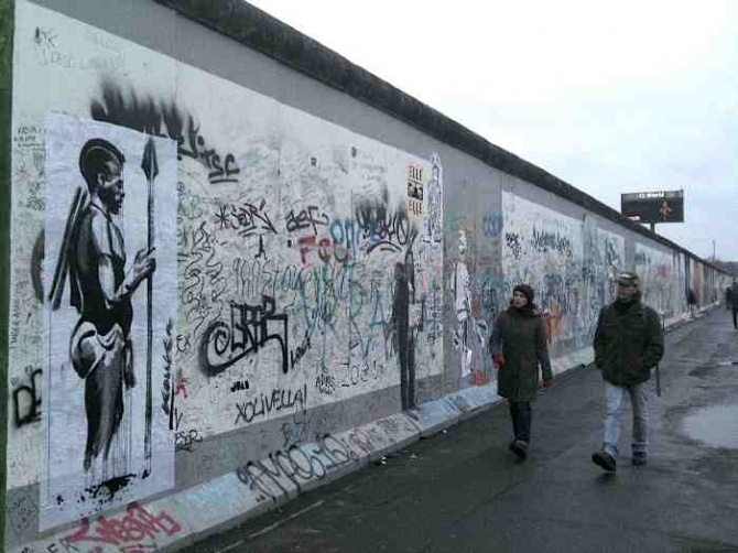 kouka-berlin-street-art-guerrier-bantu-2