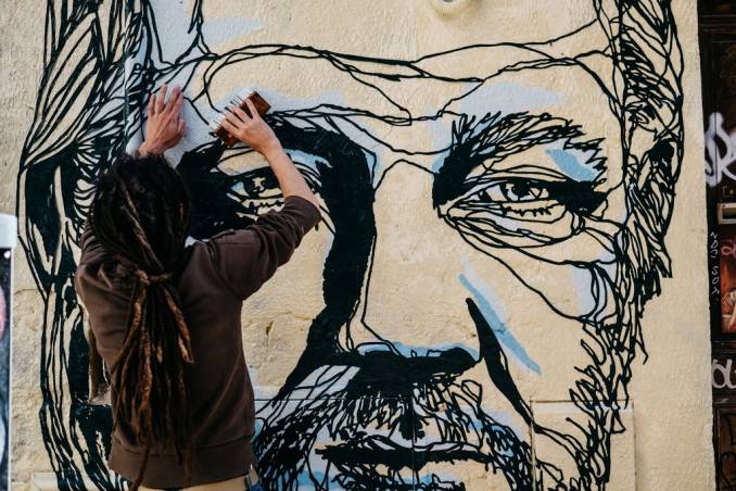 mahn kloix - street art - julian assange - marseille