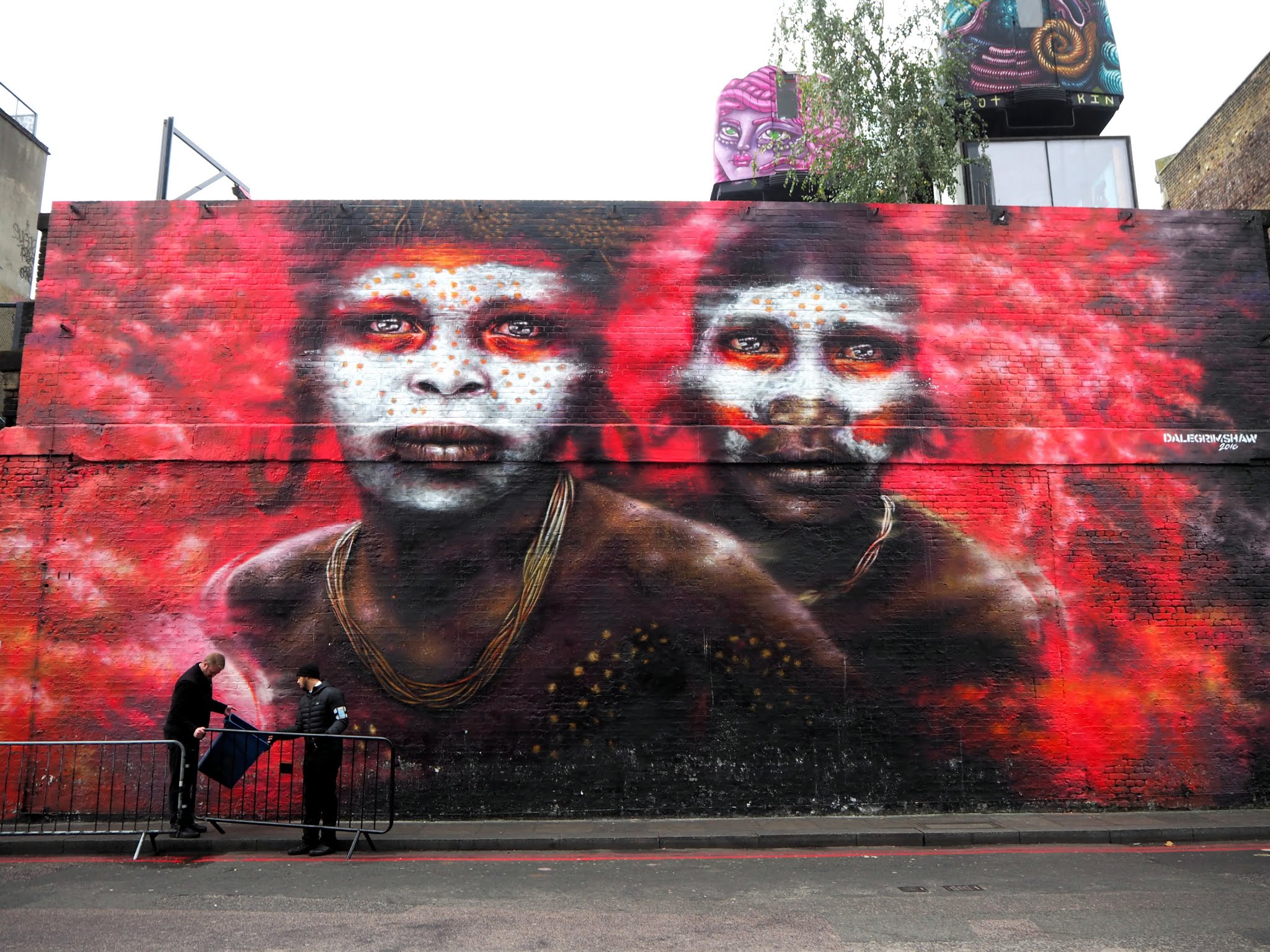 Dale Grimshaw /// The Village Underground Shoreditch, Londres