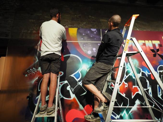 les gens - rwick - hors cadre - street art avenue - vannes