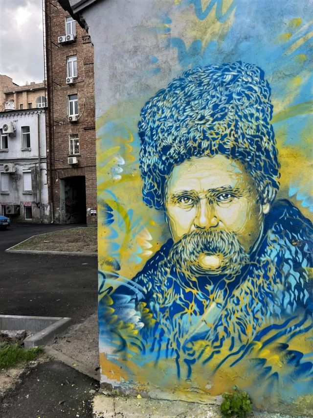 c215 - street art avenue - kyiv - ukraine