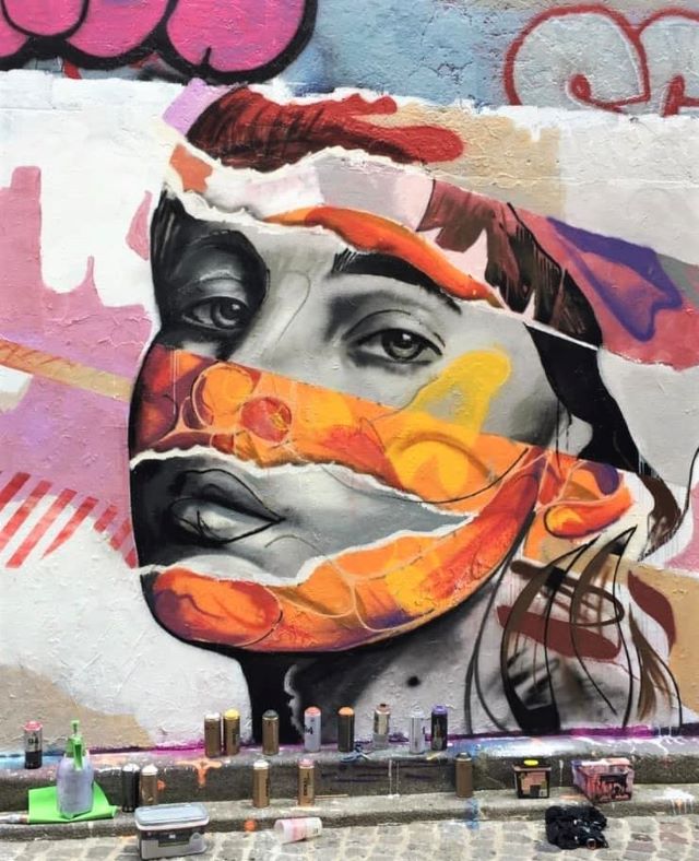 ensemble reel - street art avenue - paris - france