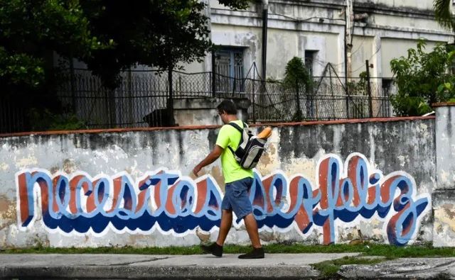 mr. sad - street art avenue - la havane - cuba