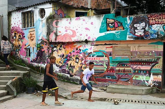 meeting of favela - street art avenue - rio de janeiro - brésil