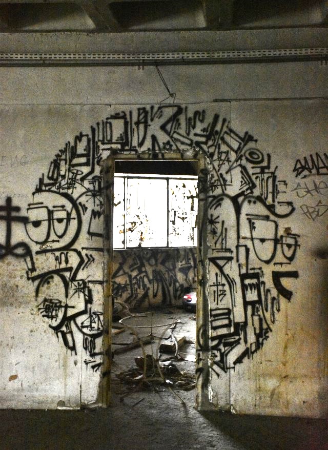 mausolée - street art avenue - paris - france