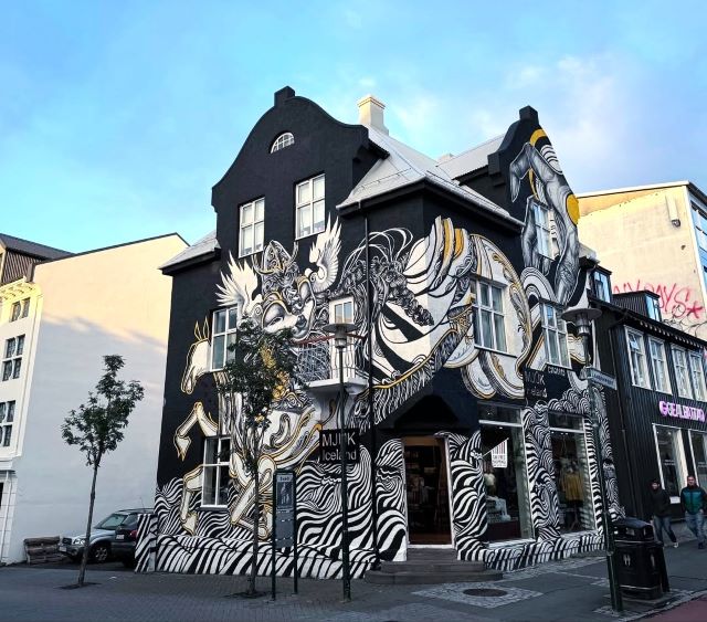 caratoes - street art avenue - reykjavik - islande