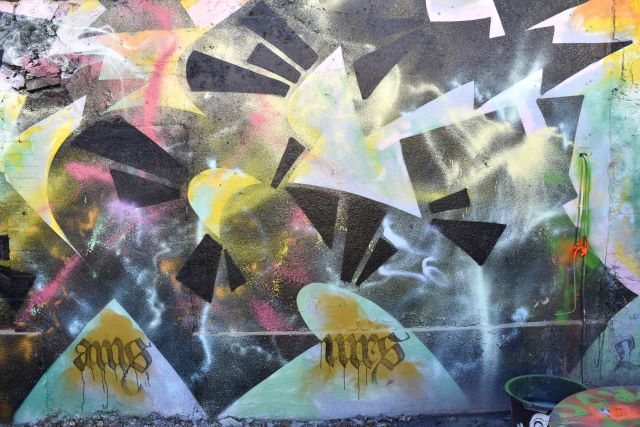 shoe - street art avenue - marseille - france